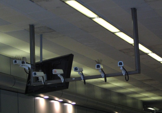 Security_cameras_7_count_birmingham_new_street_station_Wikimedia
